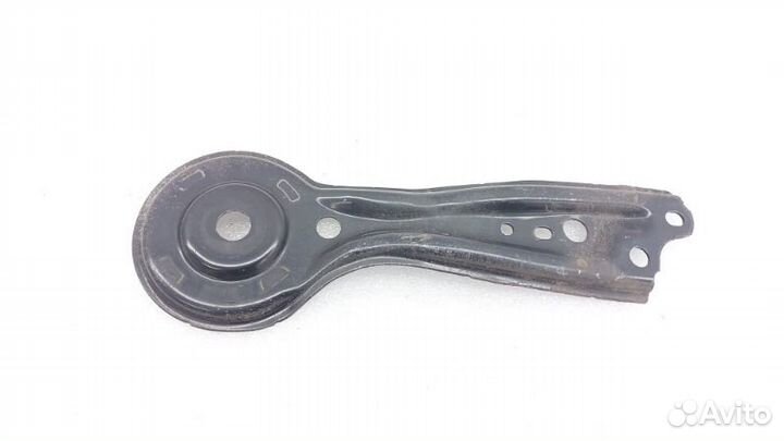 Кронштейн подрамника задний левый Toyota Camry