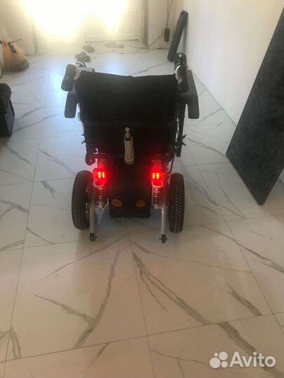 Продам электрический инвалидную коляску