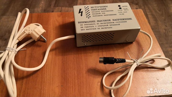 Блок питания Вход-220в; выход-14.3в