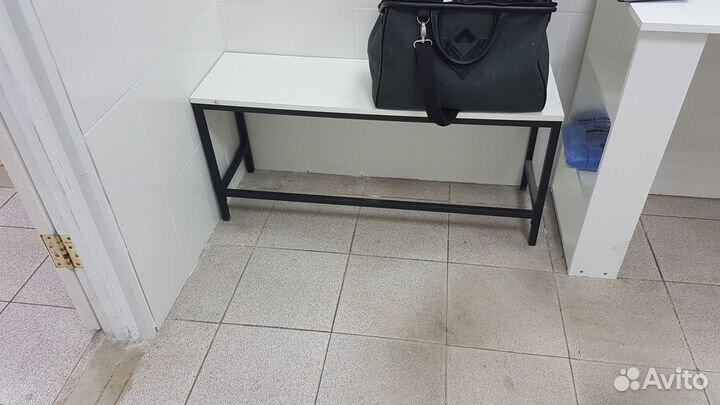 Стол врача и лавочка