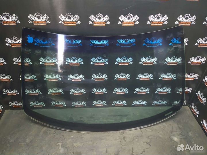 Лобовое стекло Volkswagen Golf IV