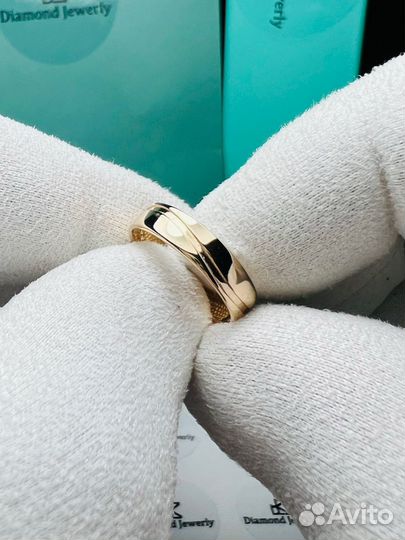 Золотое кольцо с бриллиантами
