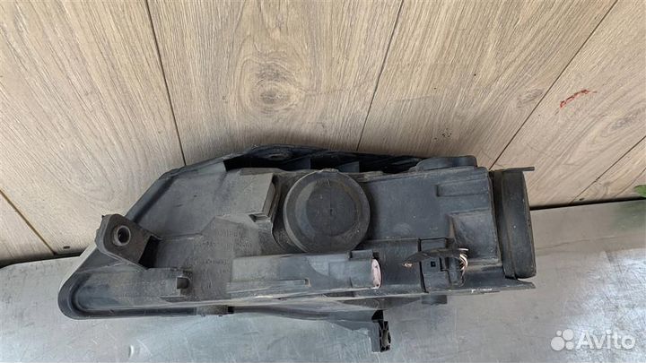 Фара правая от VW Passat (B6) 2005-2010