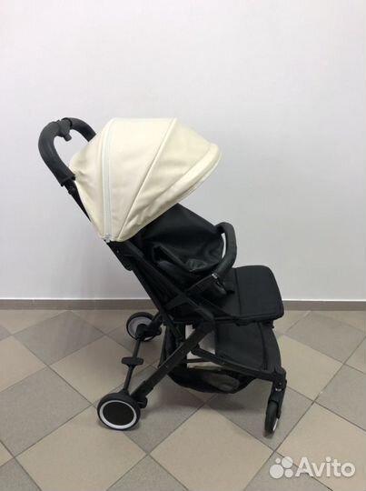 Прогулочная коляска Эко кожа Польша белая