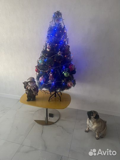 Елка искусственная с гирляндами