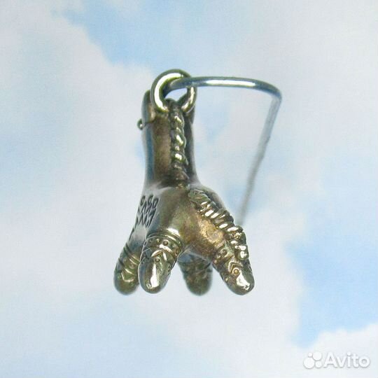 Кулон Коник