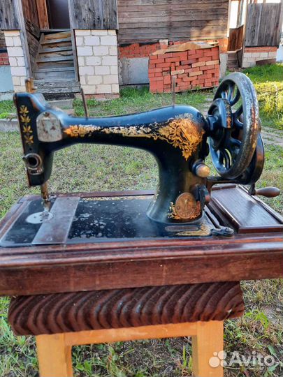 Швейная машина Singer