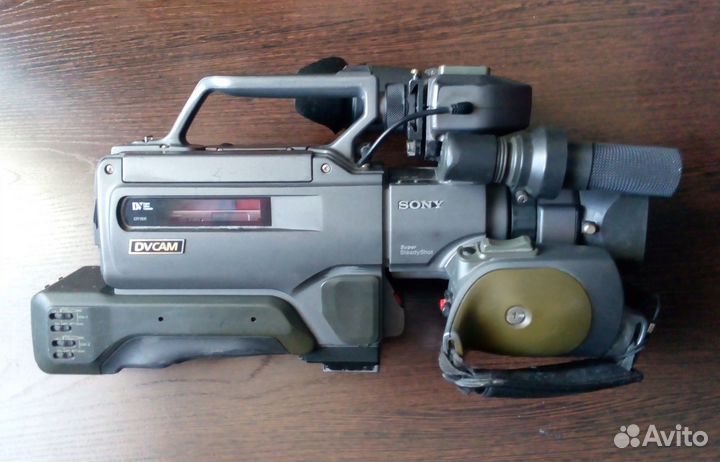 Видеокамера Sony DSR-250