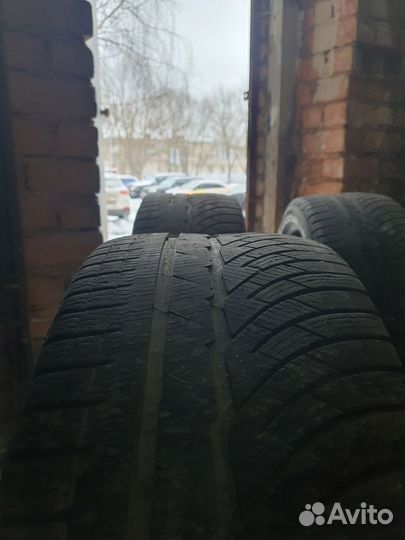 Michelin Alpin 245/40 R19 98V