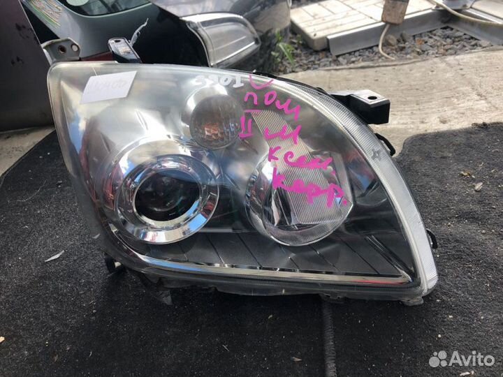 Фара передняя правая Toyota Avensis AZT250