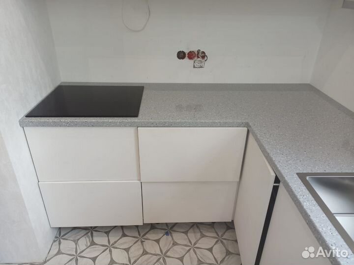 Столешница с барной стойкой из камня Hi-Macs м/р2