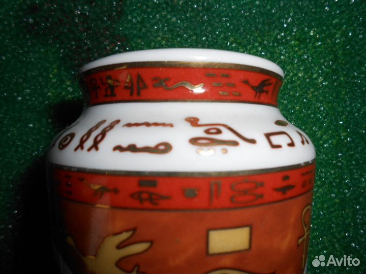 Ваза из Египта в египетских символиках