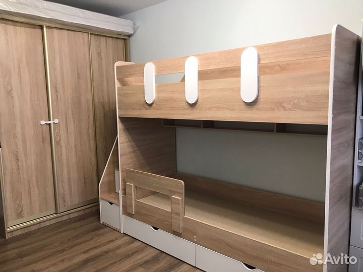 Двухъярусная кровать с лесницей-комодом