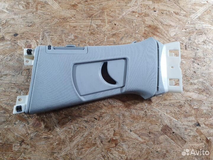 Обшивка центральной стойки правая верхняя Audi A8