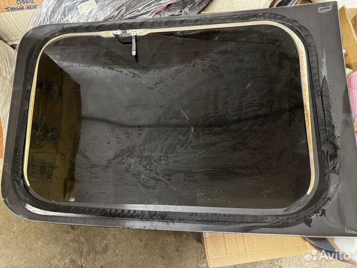 Стекло левой двери багажника Largus