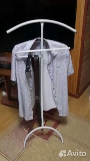 Вешалка-слуга №1