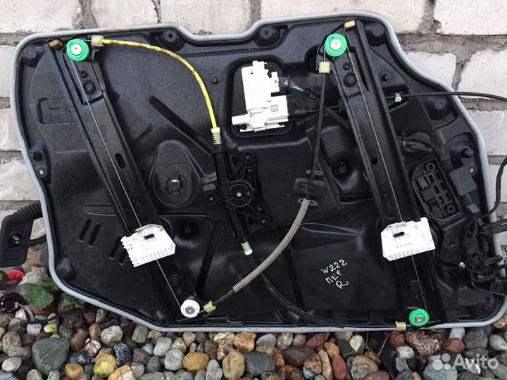 Передний правый стеклоподъемник на мерс W222