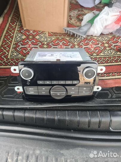 Штатная магнитола Renault Duster 1 рестайлинг(шгу)