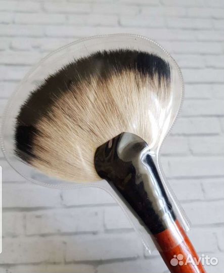 Кисть для макияжа из натурального ворса козы