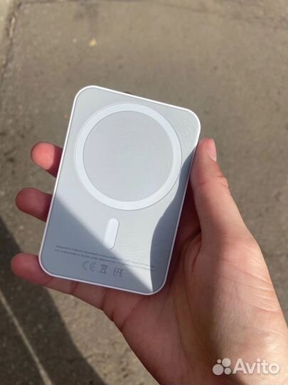 Повербанк apple
