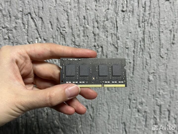 Оперативная память Hynix 4 гб HMT451S6AFR8A-PB