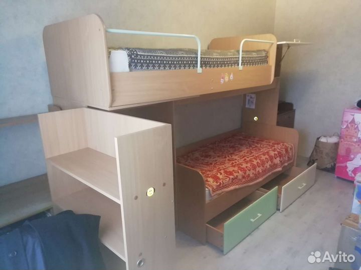 Двухъярусная кровать бу с матрасами