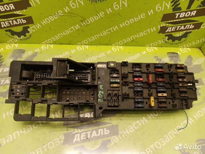 Блок предохранителей Mercedes-Benz W202 седан 2.3