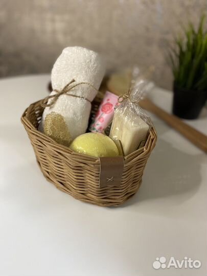 Корзина с подарками