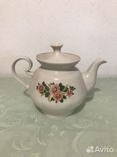 Тарелки, чайник