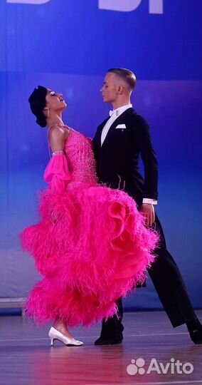 Тренер по бальным танцам