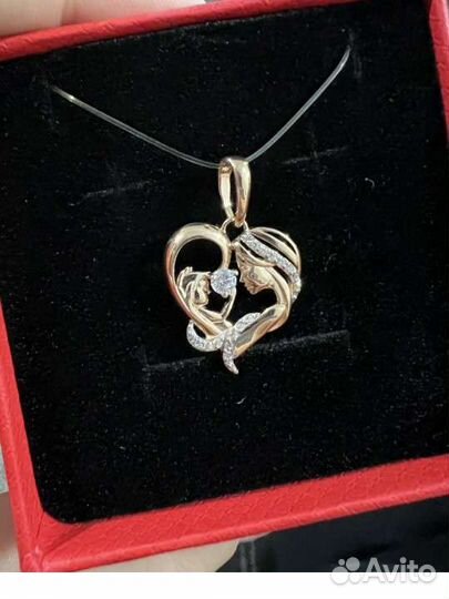 Золотой кулон