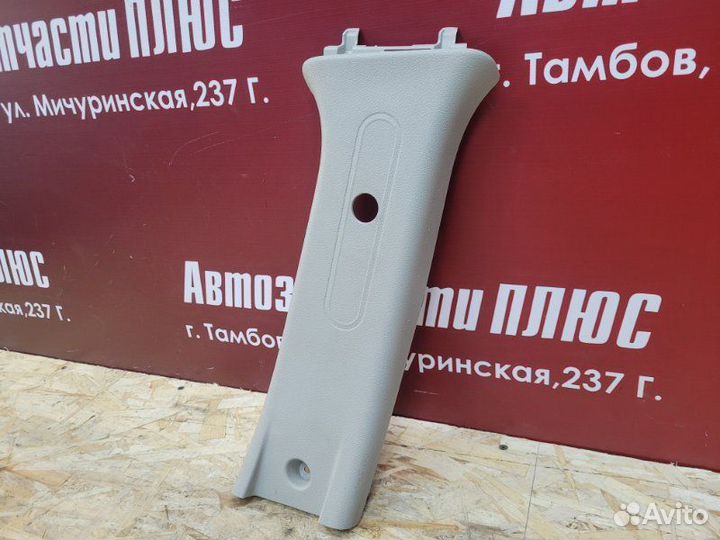 Обшивка средней стойки правая Renault Logan