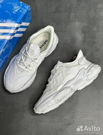 Кроссовки adidas ozweego