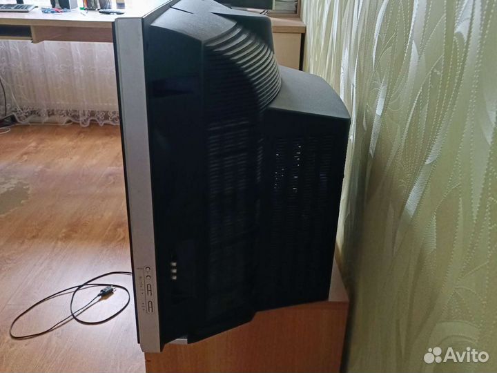 Телевизор LG диагональ 68 см