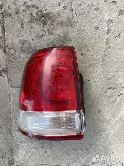 Задняя фара toyota land cruiser 200