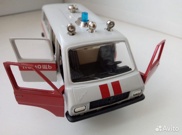 Коллекционная машина RAF M 22031