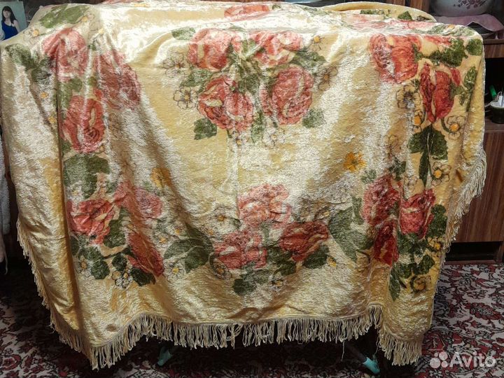 Плюшевая скатерть и бархатный ковёр старинные