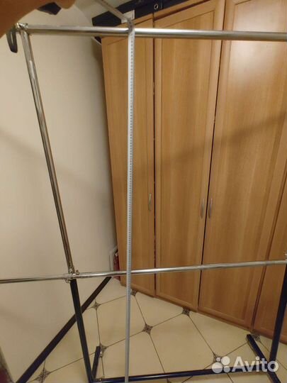 Вешалка напольная металлическая