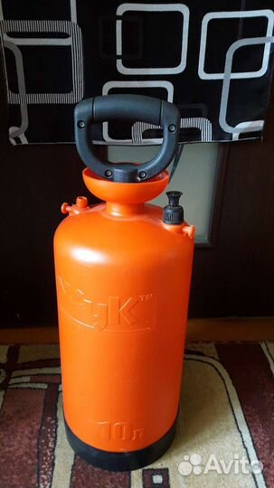 Опрысктватель 10 л. Жук