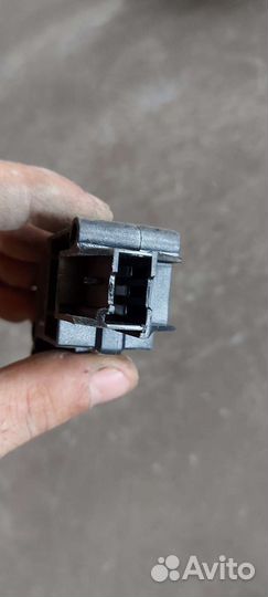 Реле топливного насоса на Ford Galaxy
