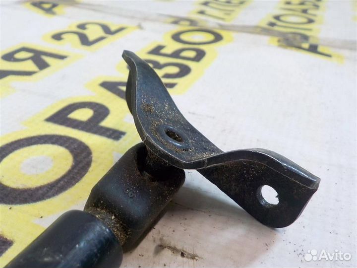 Амортизатор двери багажника Toyota Corolla (E120)