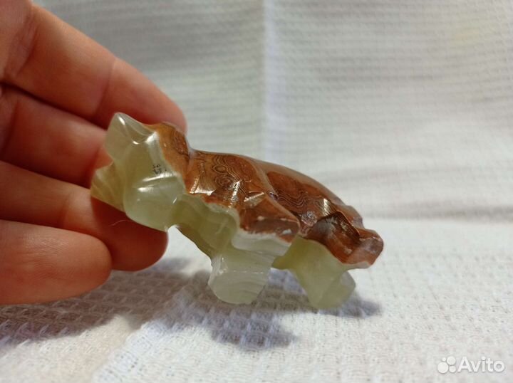 Фигурка быка из натурального оникса