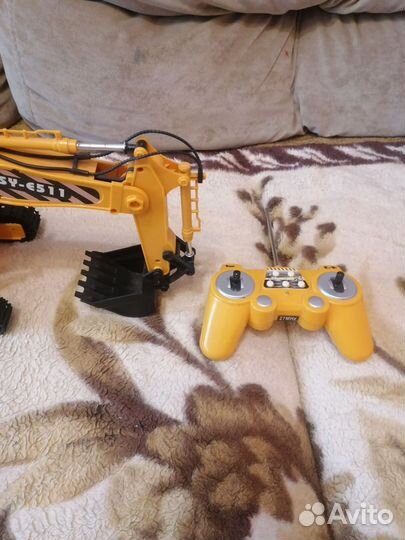 Экскаватор на пульте управления