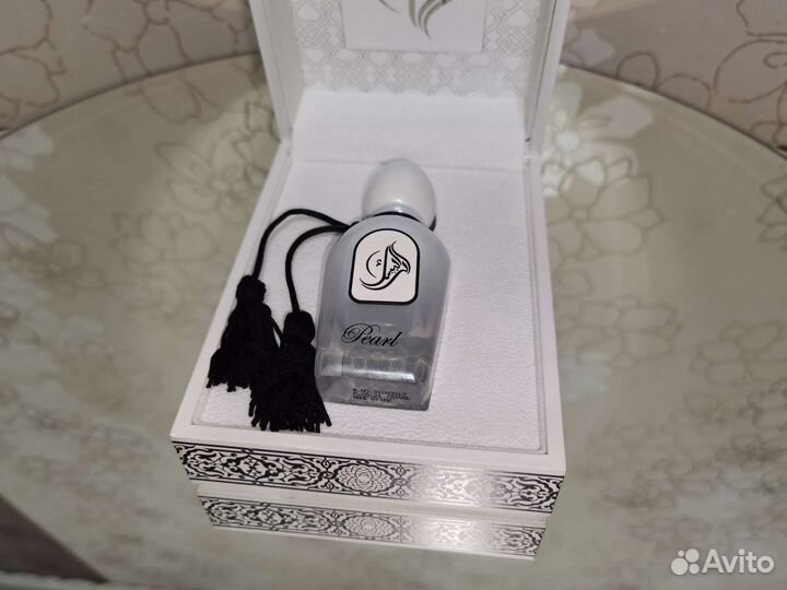 Коробка и флакон от духов Arabesque Pearl