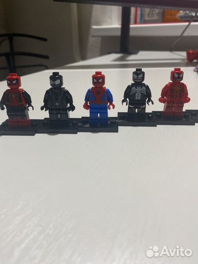 Контейнер лего и минифигурки марвел