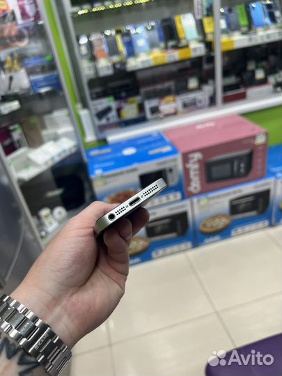 iPhone 5SE 32gb акб:100 идеал