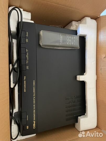 Видеомагнитофон hitachi VT-P60 пишущий