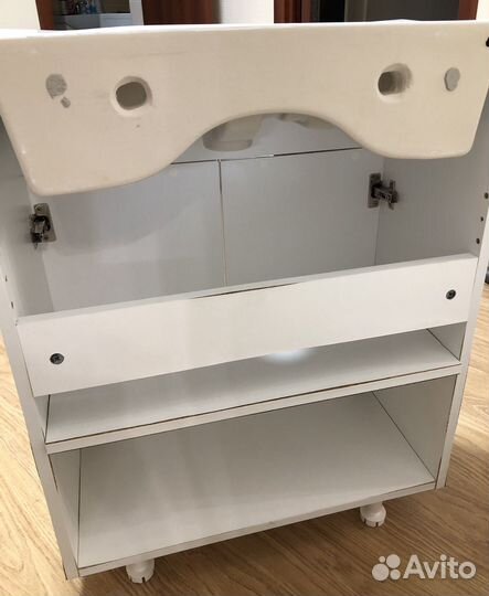 Тумба для ванной с раковиной и зеркалом