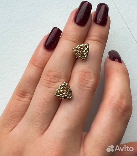 Серьги гвоздики из бисера