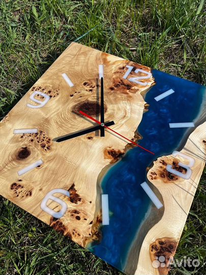 Часы настенные из эпоксидной смолы